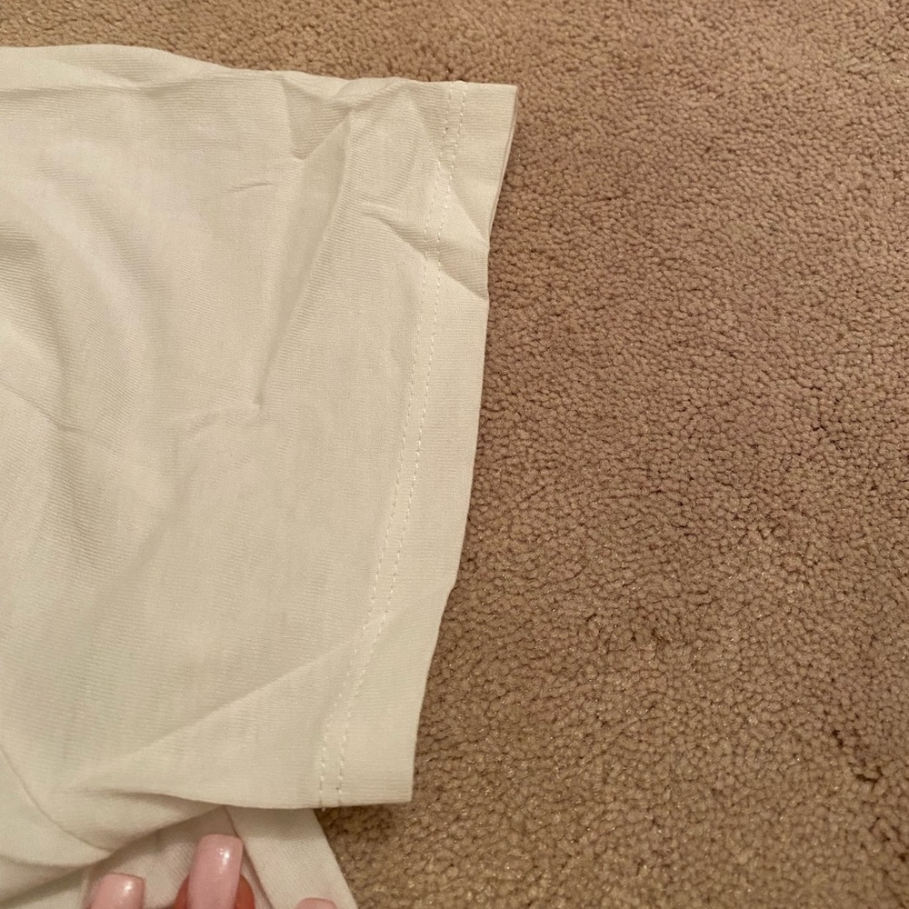 H&M basic white v-neck - Picture 5 of 7